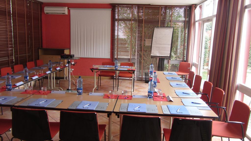 Kyriad Ouest A9 Hotel Nîmes
