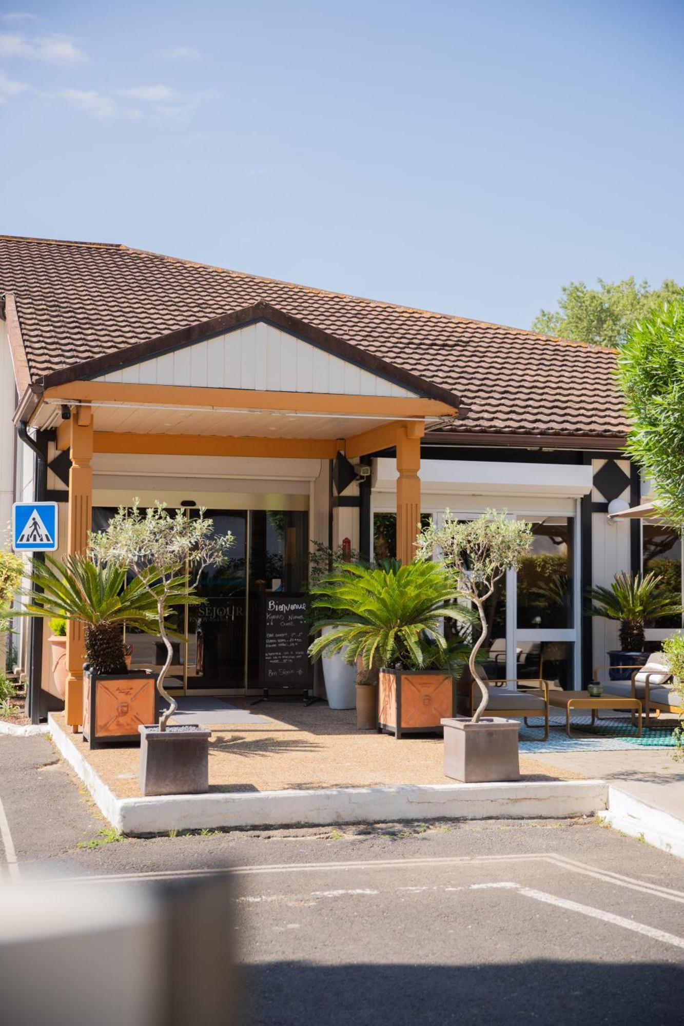 Kyriad Ouest A9 Hotel