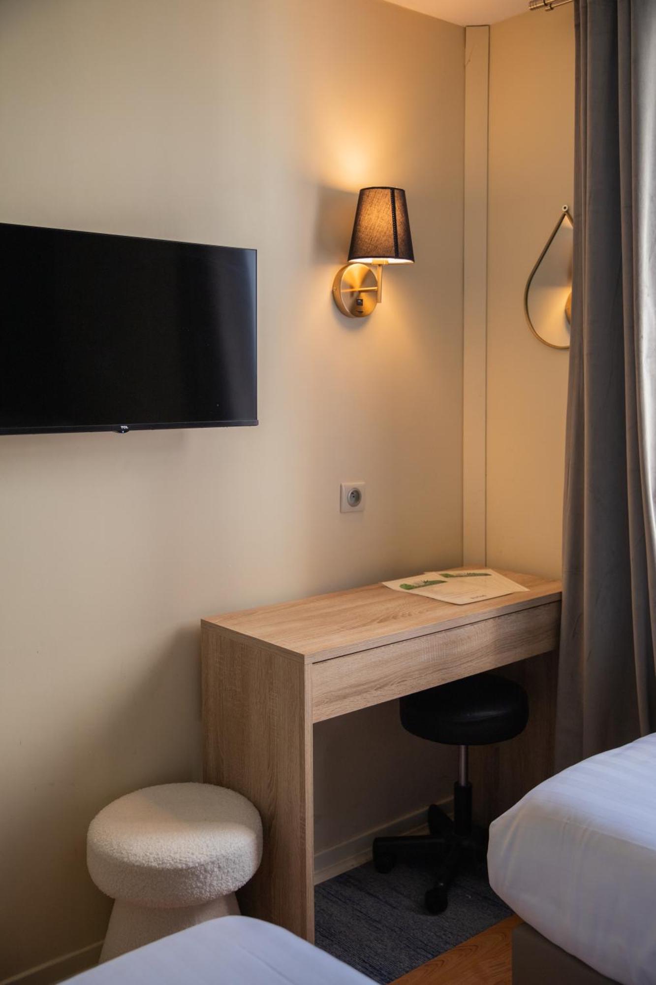 Kyriad Ouest A9 Hotel